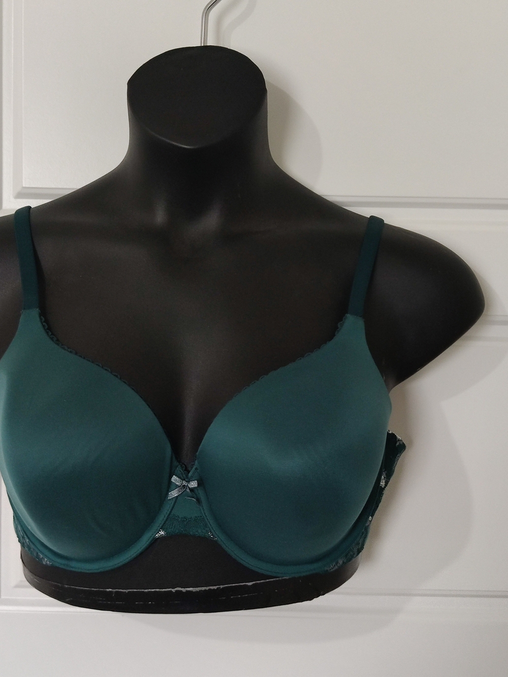 Victoria's Secret Body By Victoria Lined Perfect Coverage Bra Size 38D NWOT